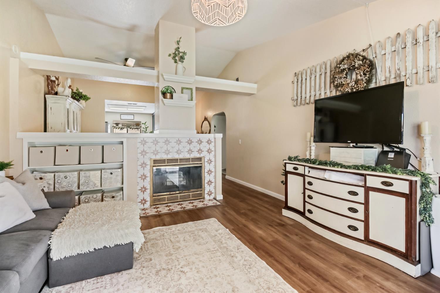 3709 Rollins Way