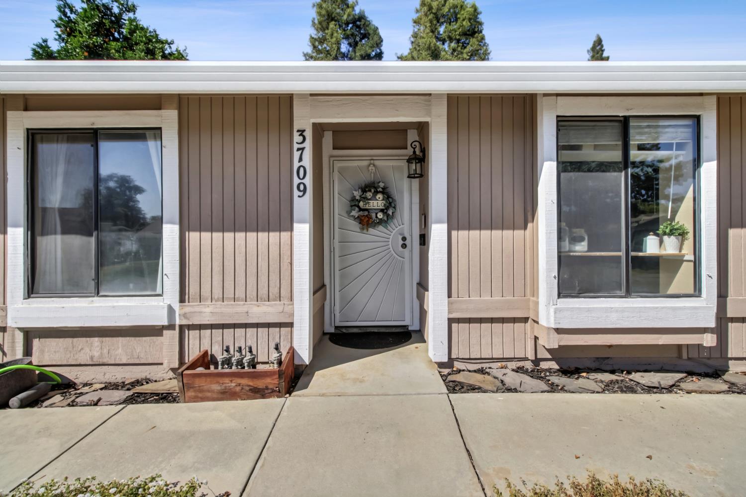3709 Rollins Way