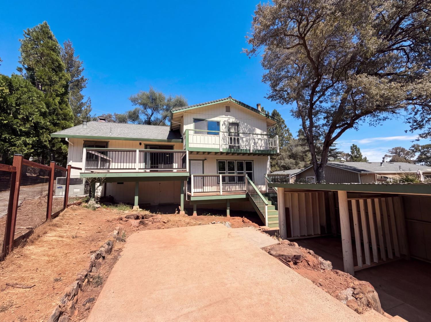 23944 Oakmont Way