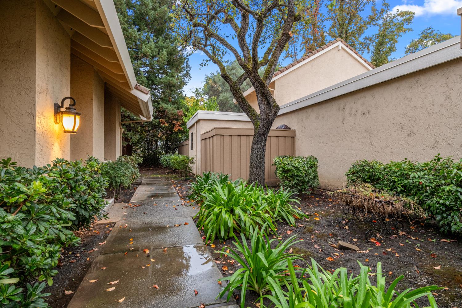 30 Northcreek Place