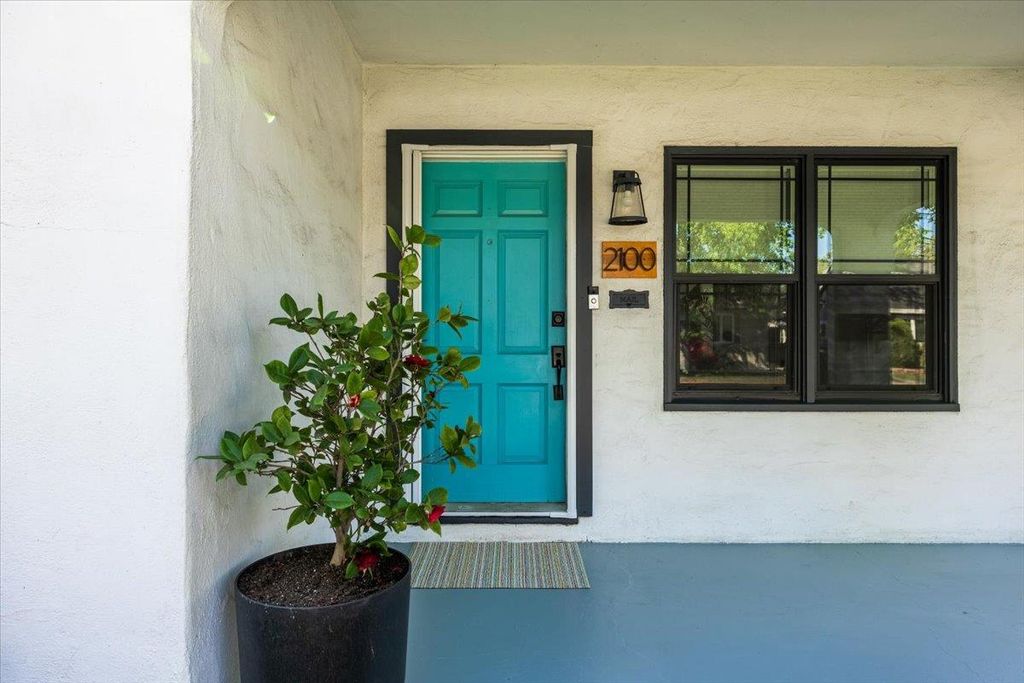 Photo of 2100 36th Street, Sacramento, CA 95817 (MLS # 226034387)