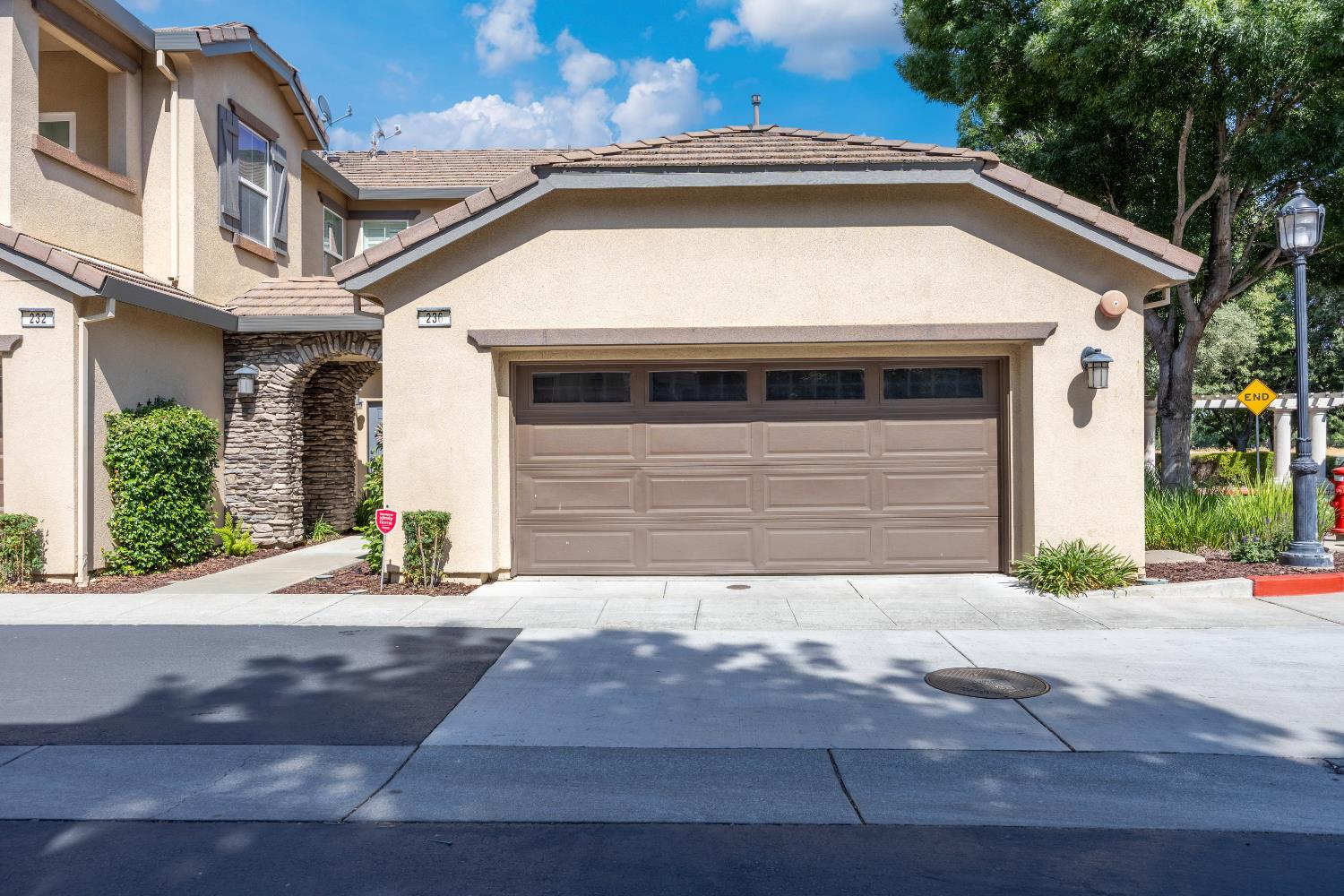 236 S Veracruz Place