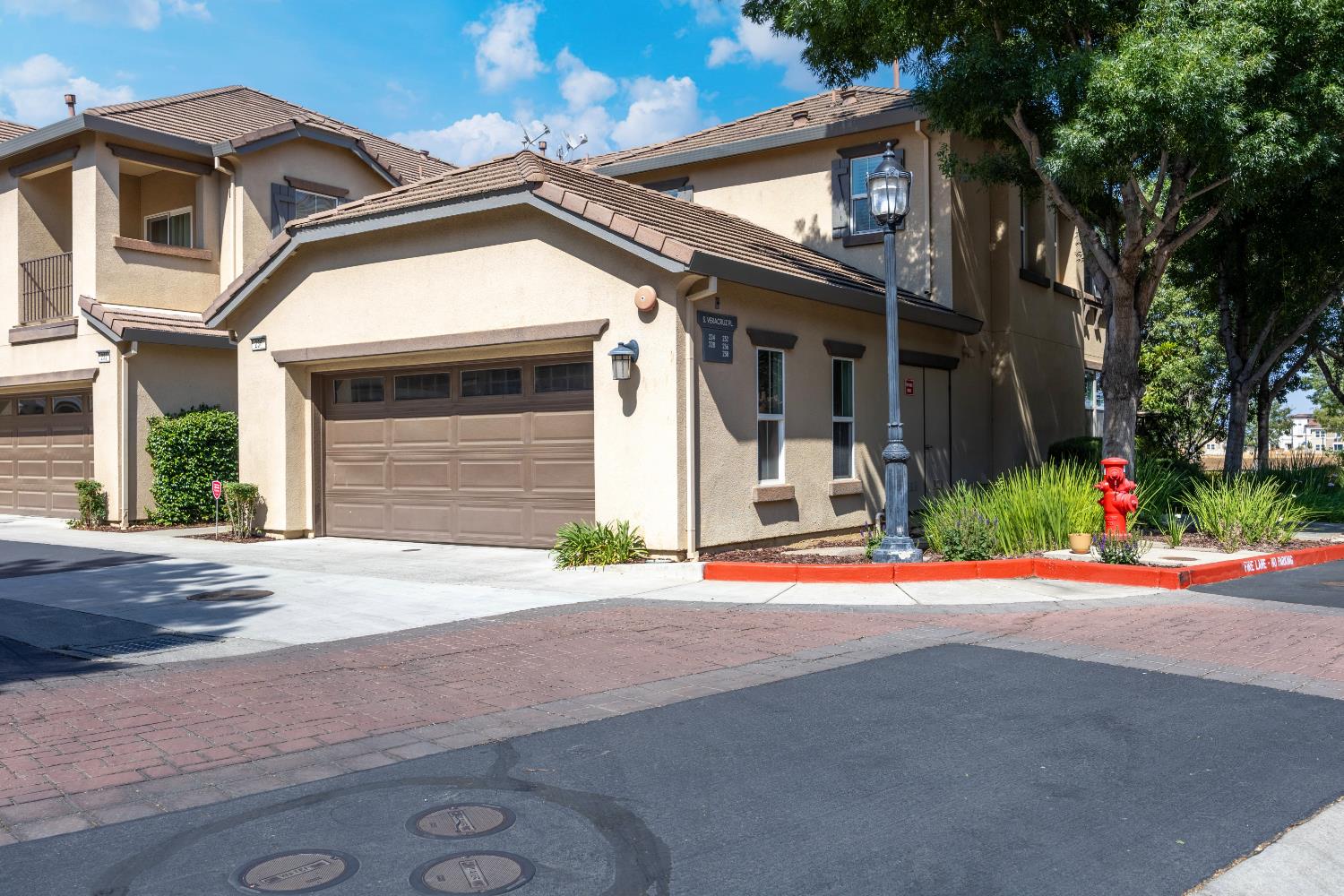 236 S Veracruz Place