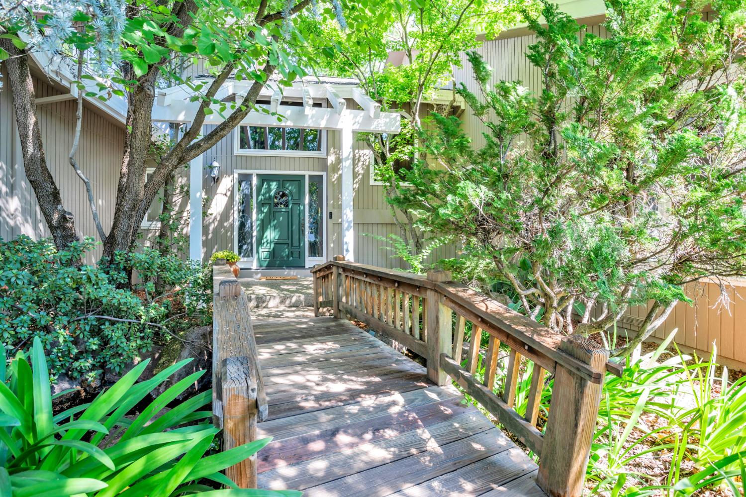 1744 Haggin Grove Way