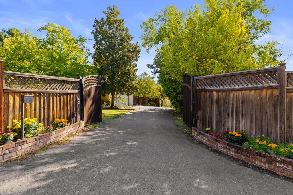 Photo of 2424 Long Valley Drive, Newcastle, CA 95658 (MLS # 225134737)