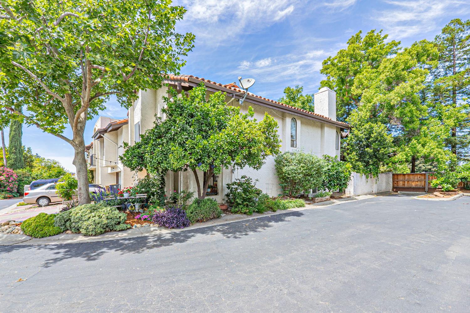 837 Lake Terrace Circle
