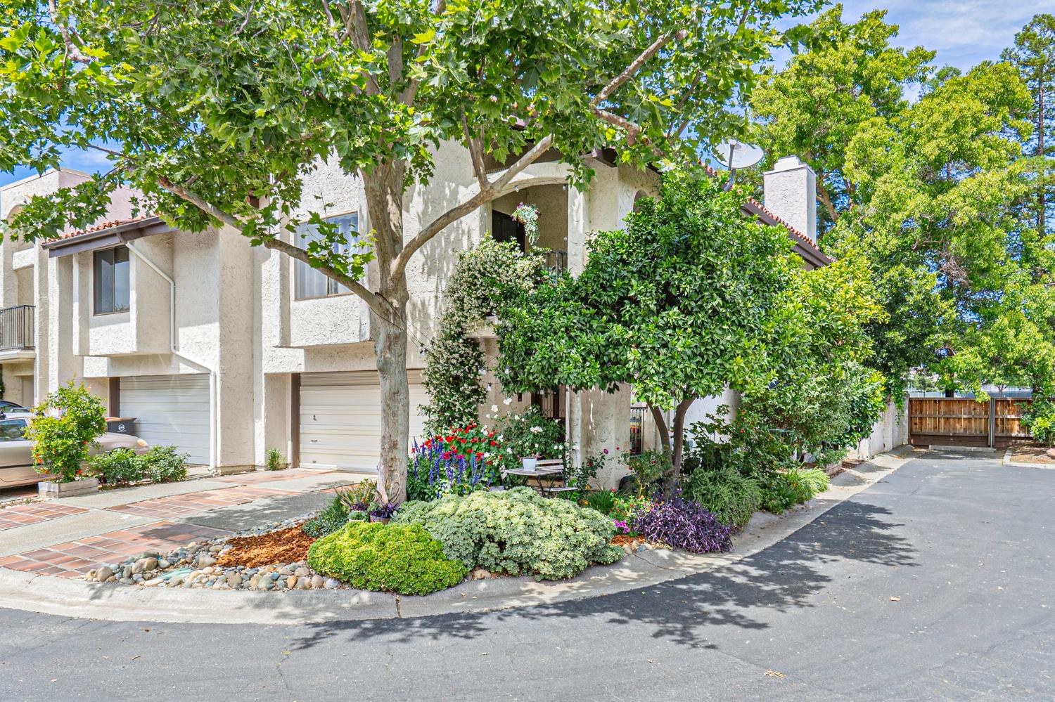 837 Lake Terrace Circle