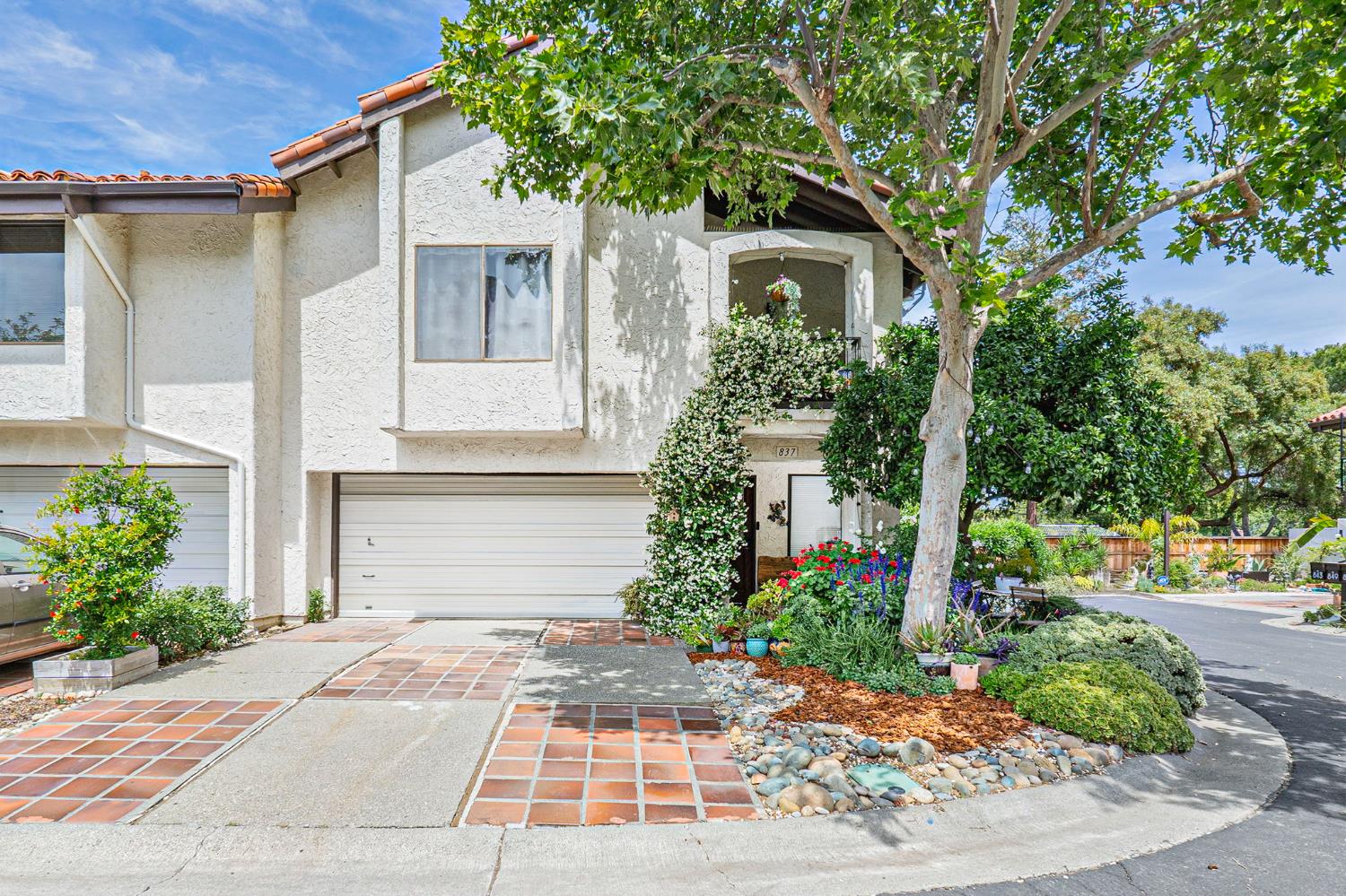 837 Lake Terrace Circle