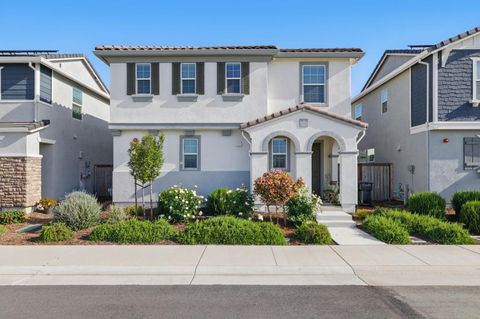 8221 Peterborough Way Elk Grove CA 95757