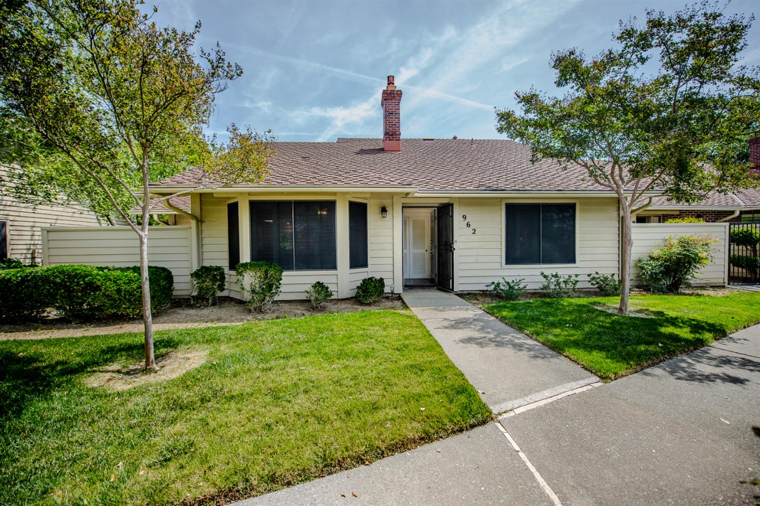962 W Cross Street