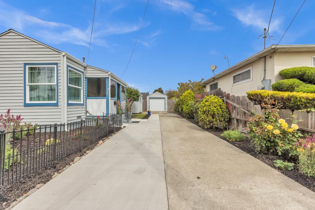 Photo of 3811 Roosevelt Avenue, Richmond, CA 94805 (MLS # 225128830)