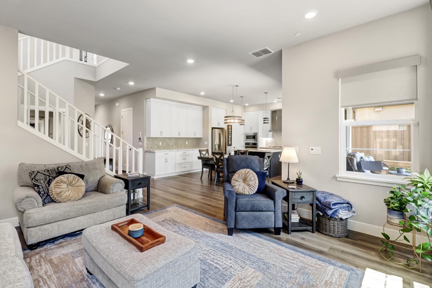 7100 Sunterra Way