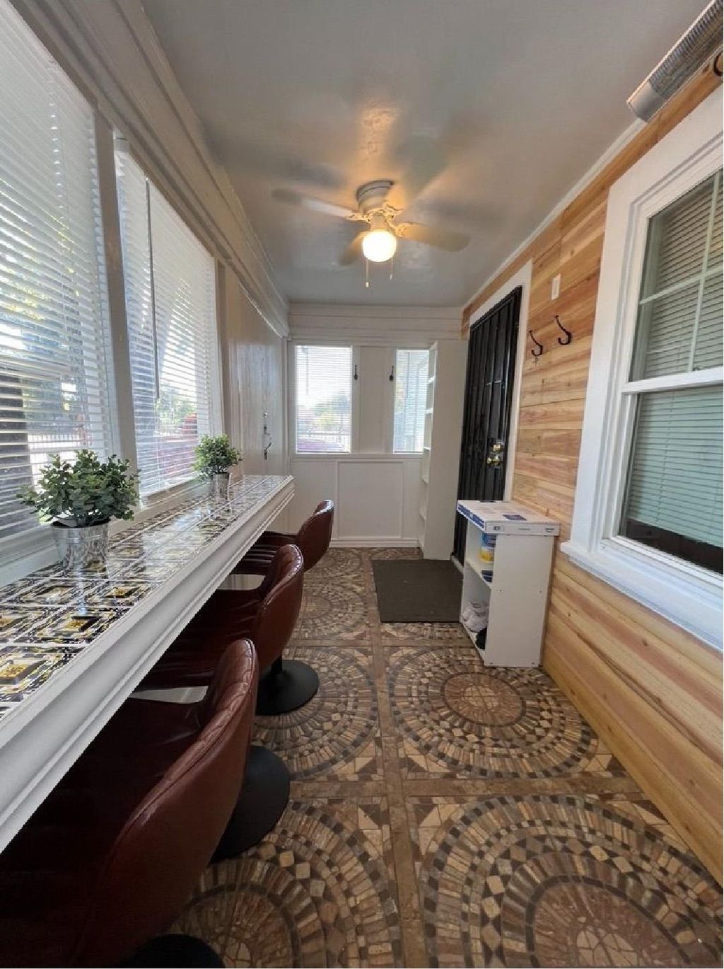 Photo of 2917 Del Paso Boulevard, Sacramento, CA 95815 (MLS # 225132431)