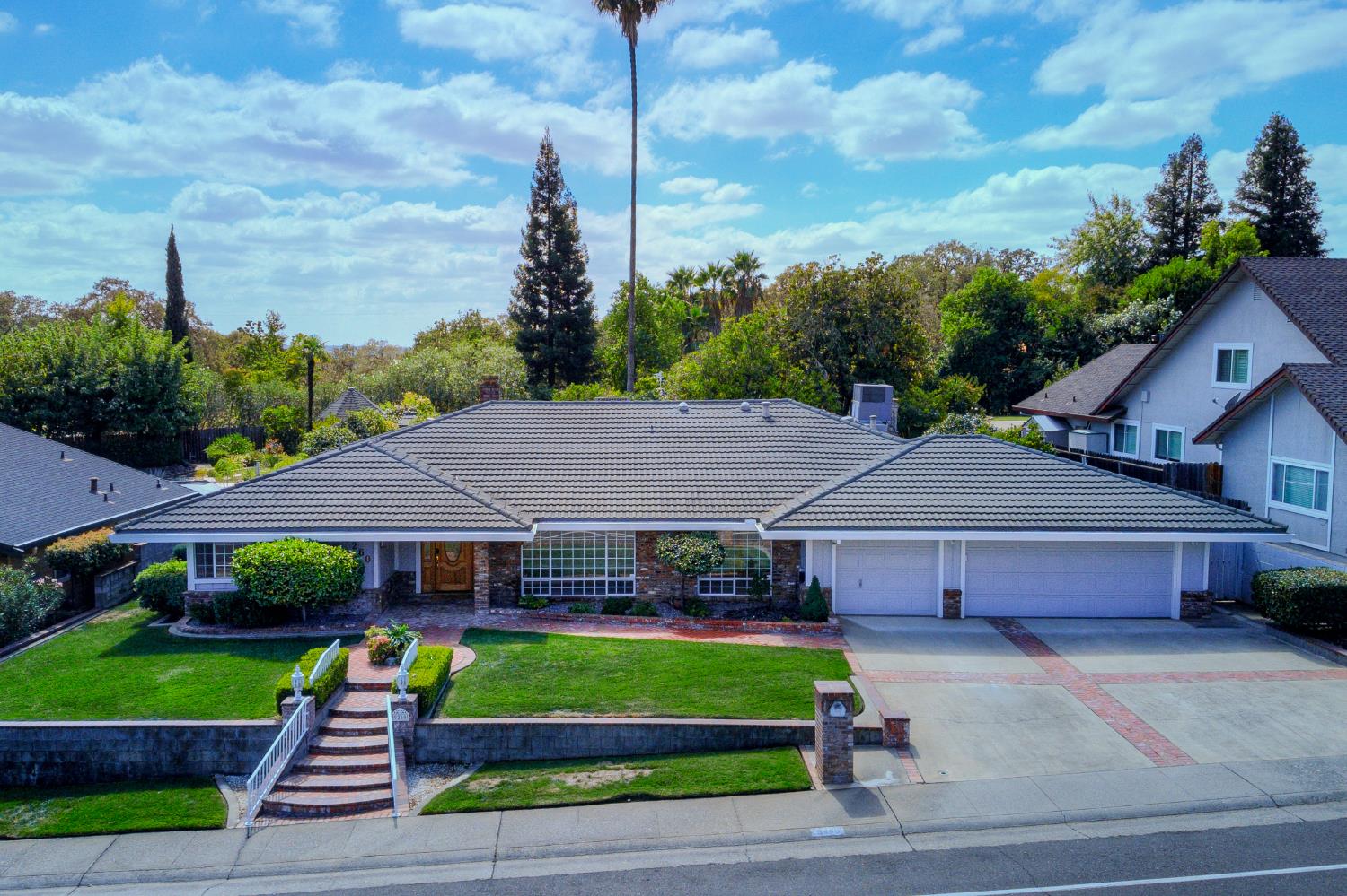 9260 Winding Oak Drive