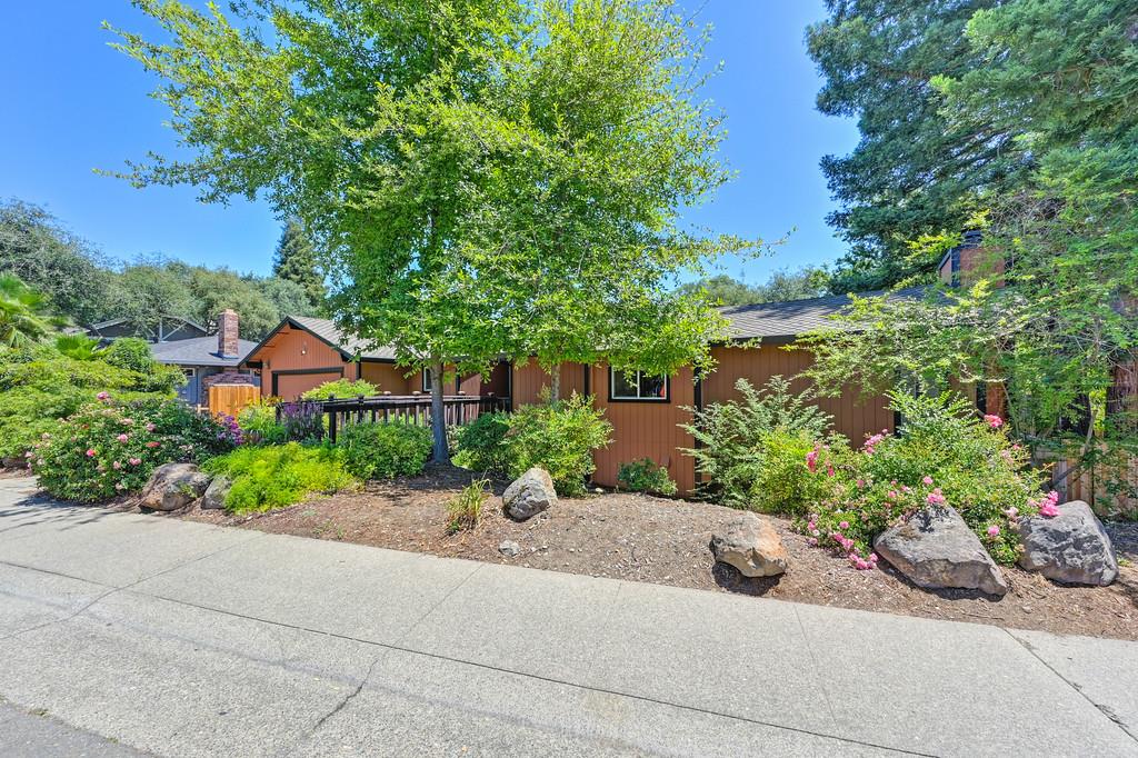 9085 Winding Oak Drive