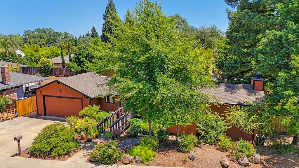 9085 Winding Oak Drive