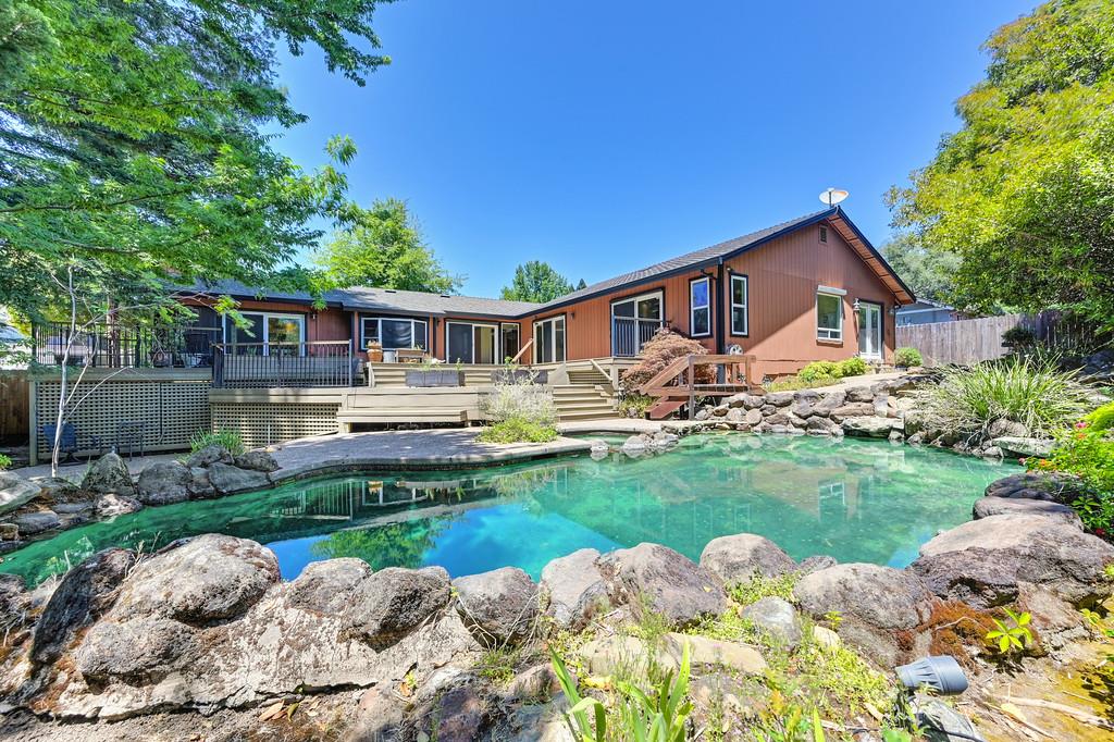 9085 Winding Oak Drive