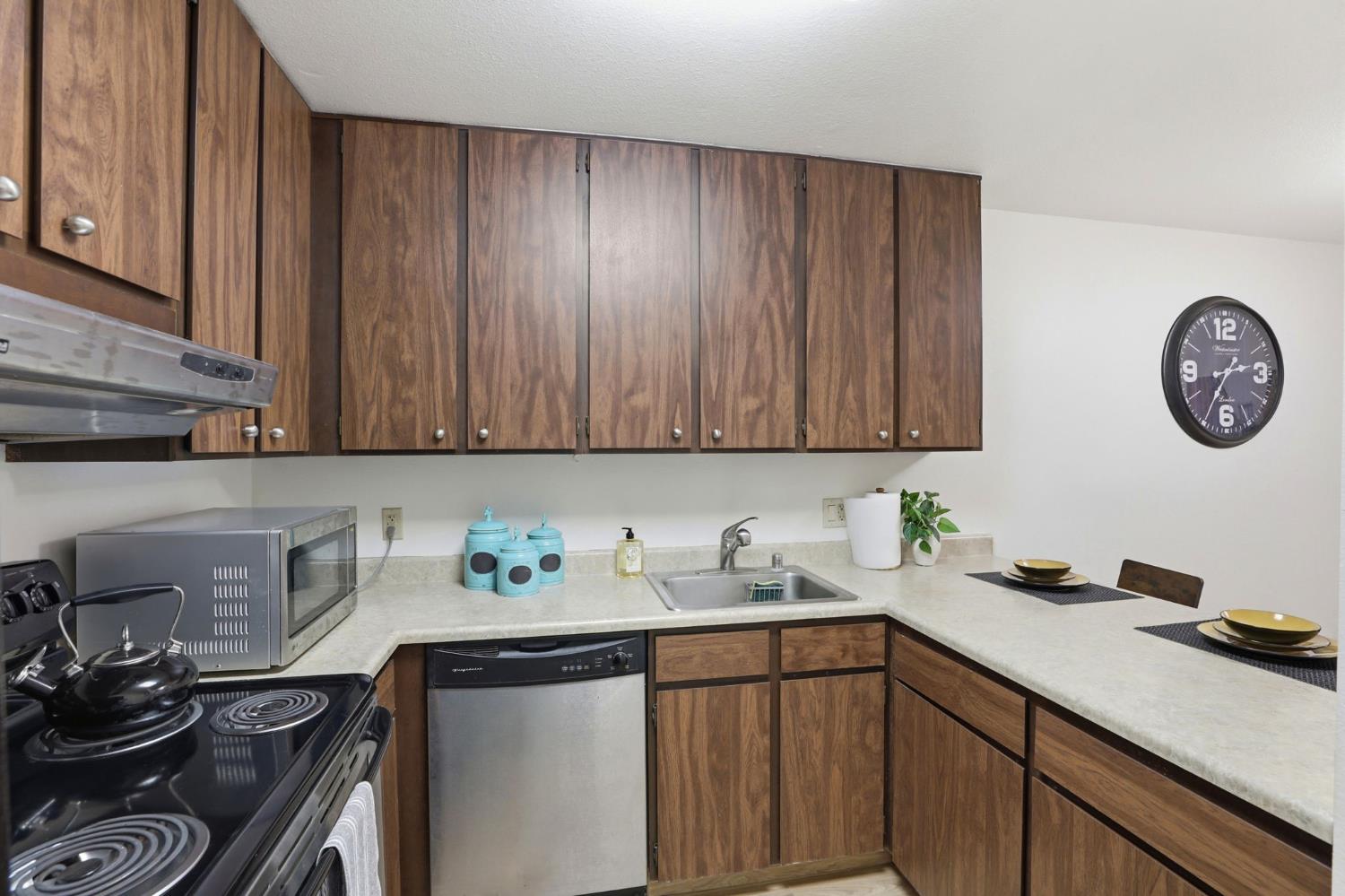 640 Woodside Sierra 3