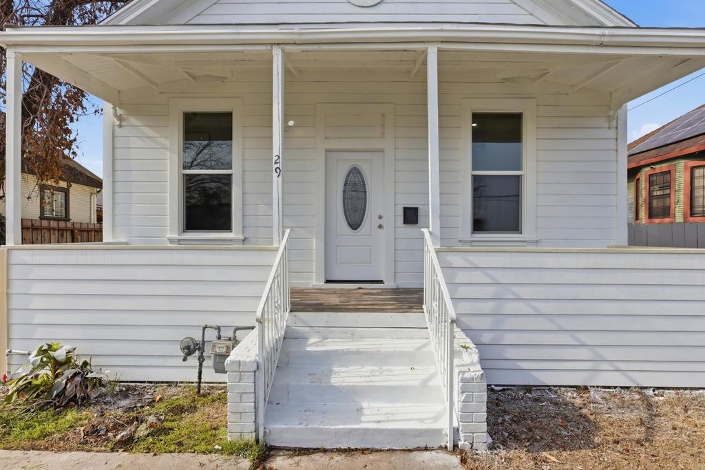 Photo of 29 S Sierra Nevada Street, Stockton, CA 95205 (MLS # 226020655)