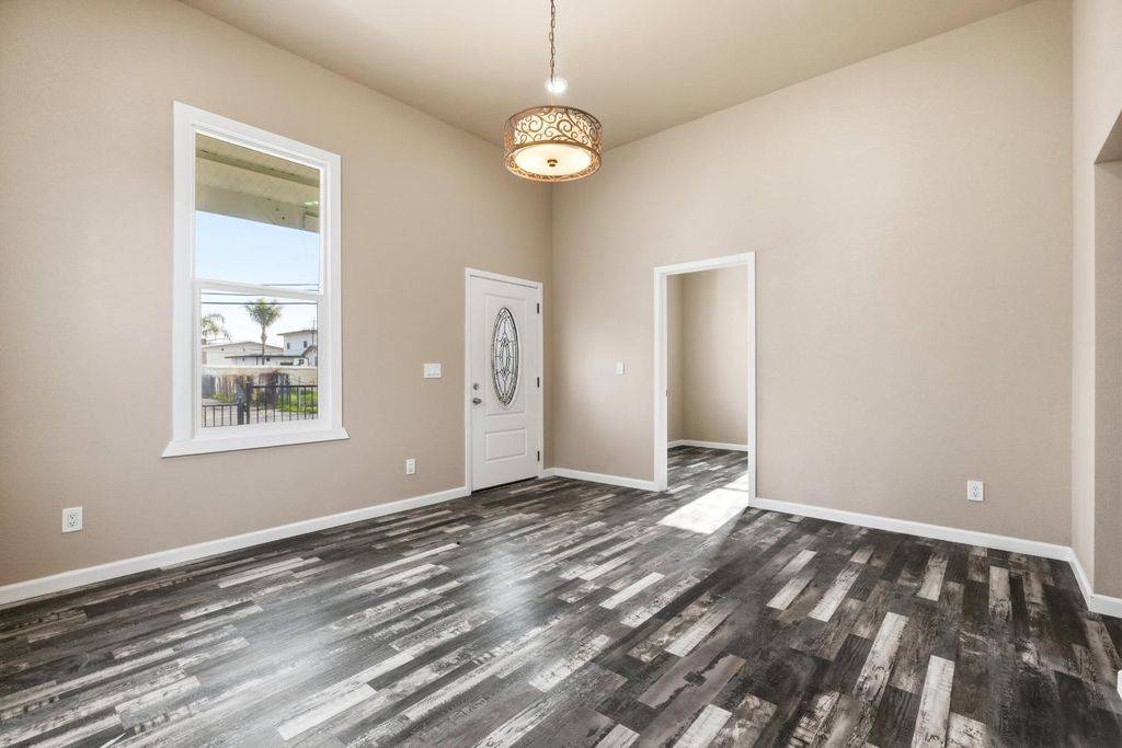 Photo of 29 S Sierra Nevada Street, Stockton, CA 95205 (MLS # 226020655)