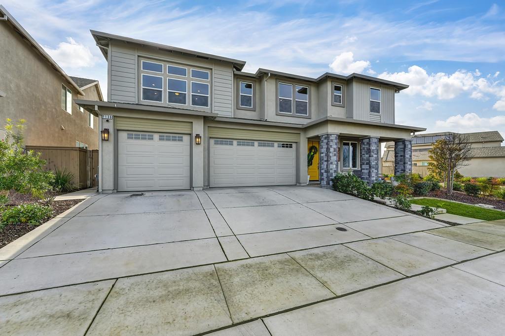 1136 Wadsworth Drive