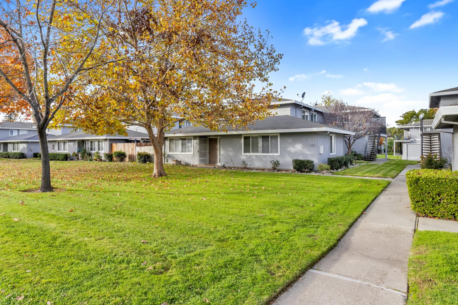 5317 Manzanita Avenue 1