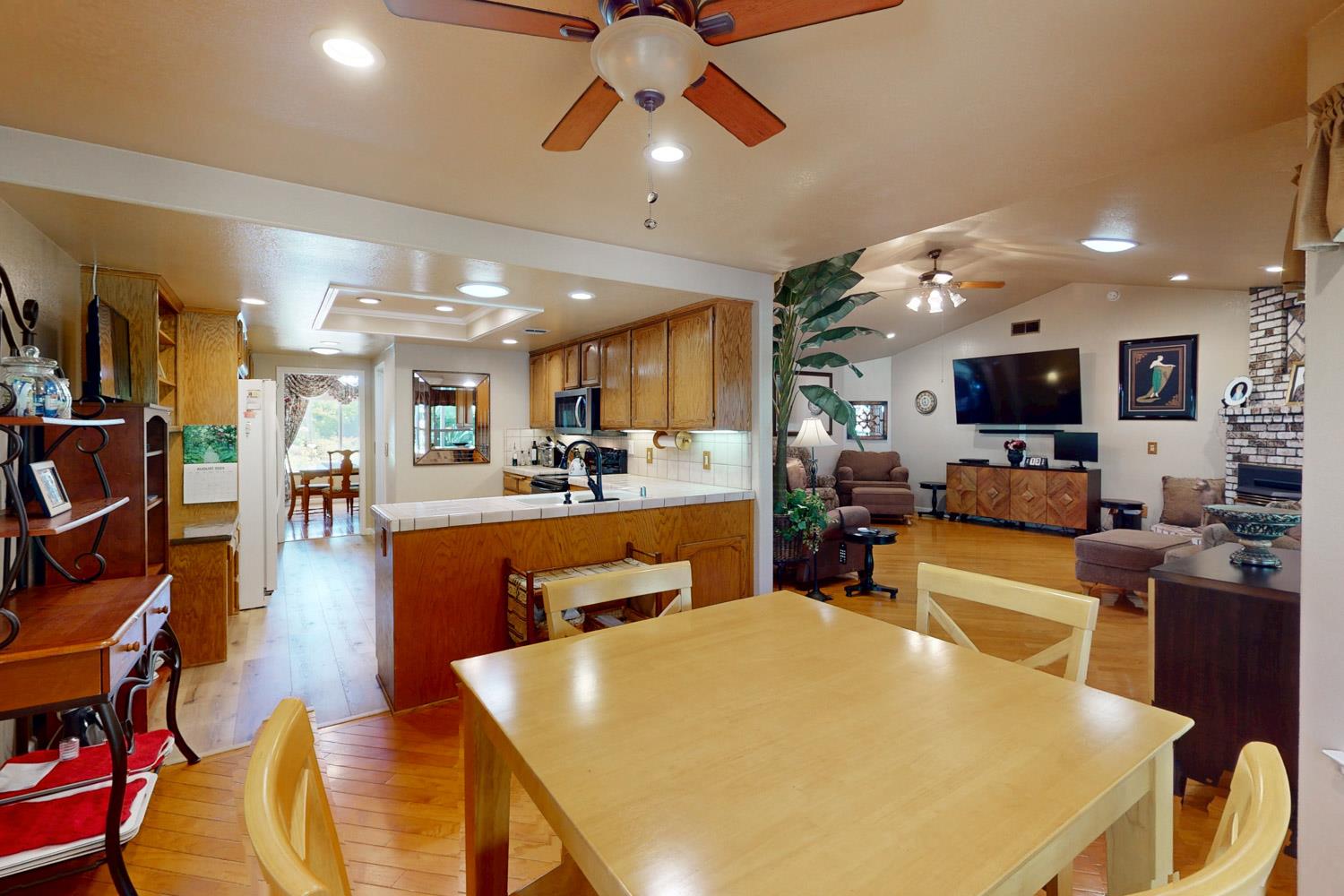 Yuba City, California 95993, United States, 4 Bedrooms Bedrooms, ,3 BathroomsBathrooms,Residential,Active,192019