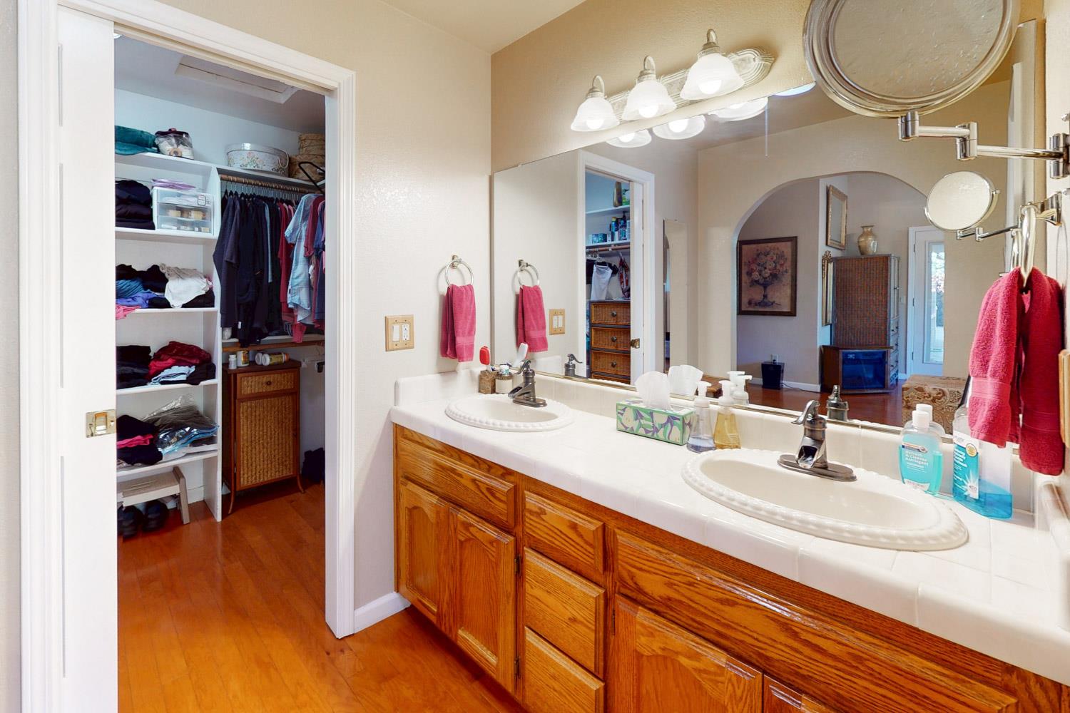 Yuba City, California 95993, United States, 4 Bedrooms Bedrooms, ,3 BathroomsBathrooms,Residential,Active,192019