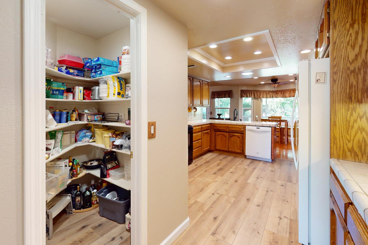 Yuba City, California 95993, United States, 4 Bedrooms Bedrooms, ,3 BathroomsBathrooms,Residential,Active,192019