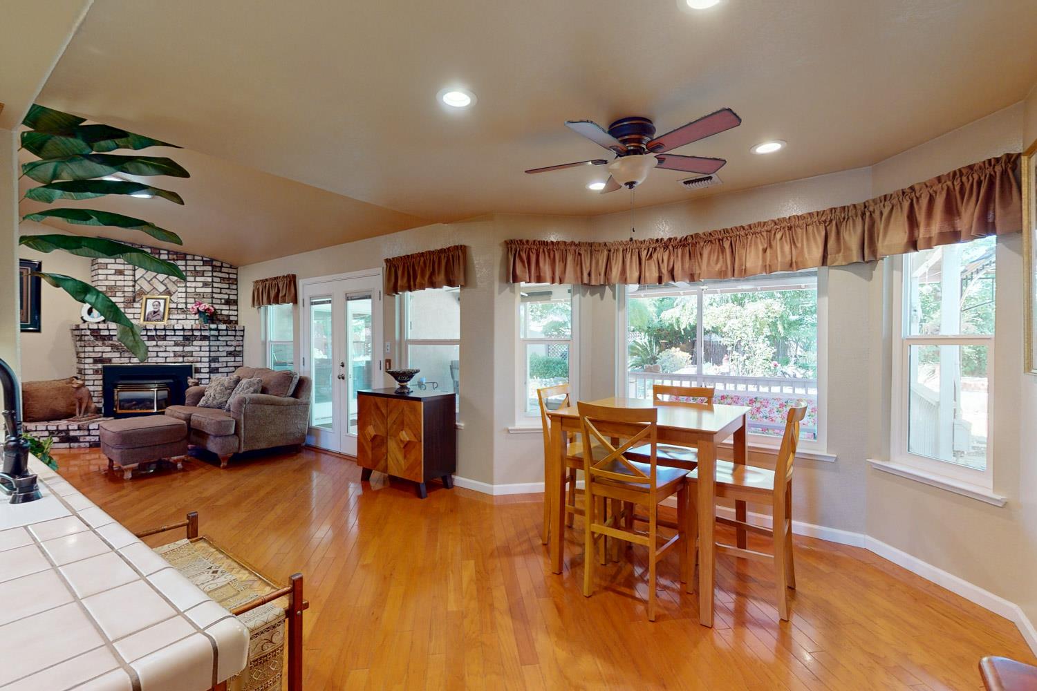 Yuba City, California 95993, United States, 4 Bedrooms Bedrooms, ,3 BathroomsBathrooms,Residential,Active,192019