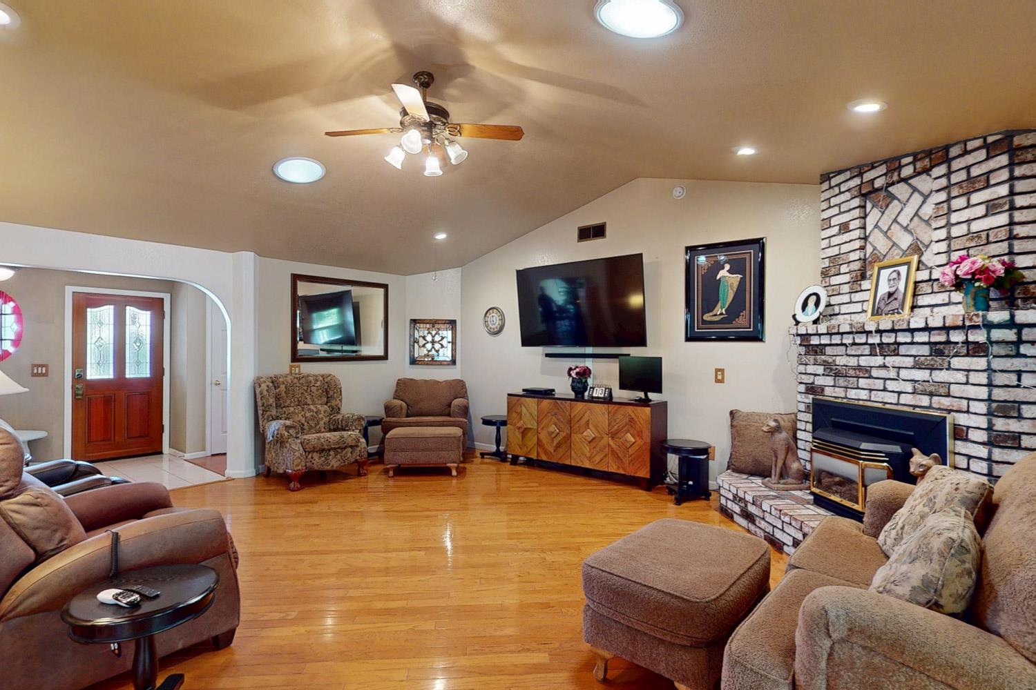 1738 Herbert Court