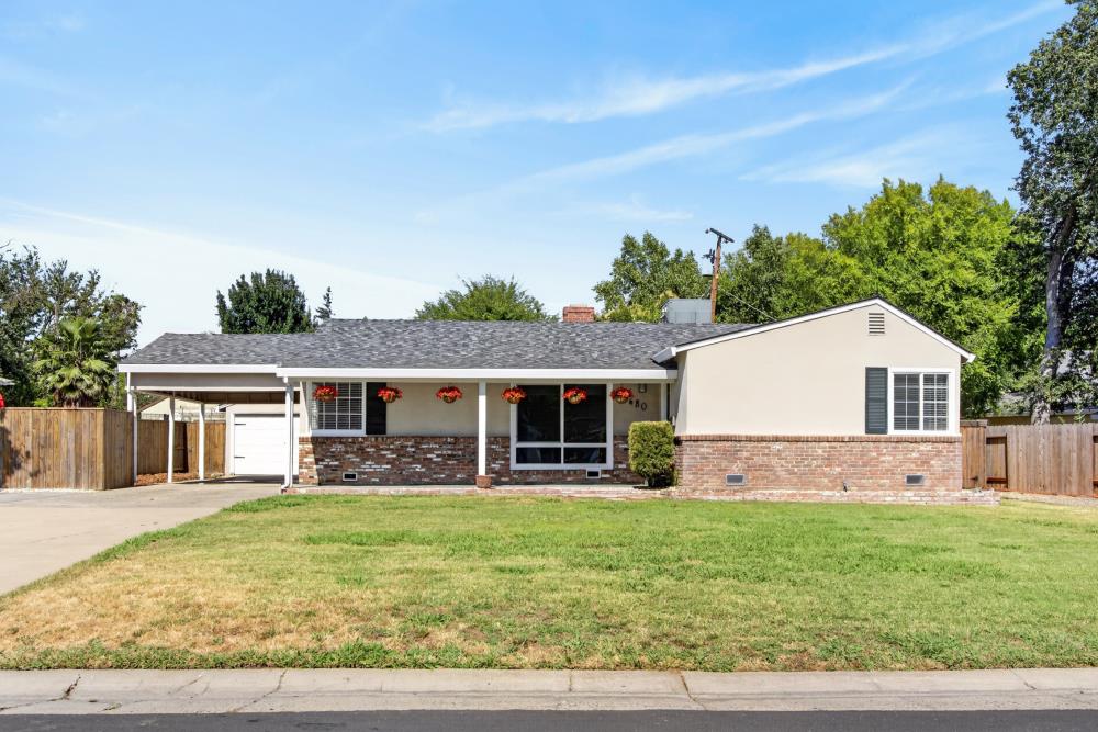 680 El Encino Way