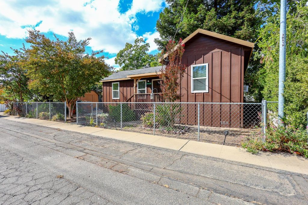 Photo of 14120 Grove Street, Walnut Grove, CA 95690 (MLS # 225132314)