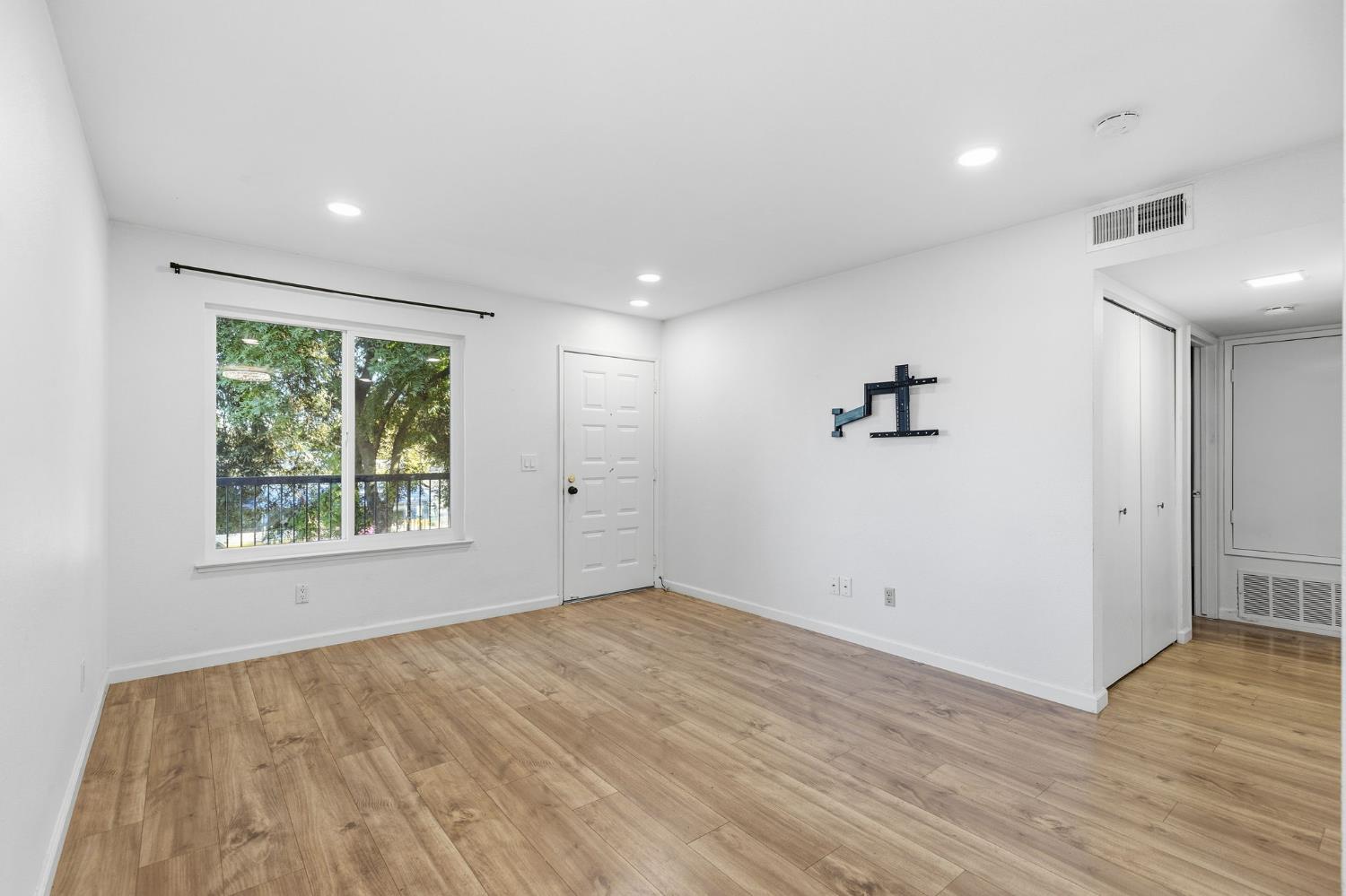 102 Luna Grande Circle 6