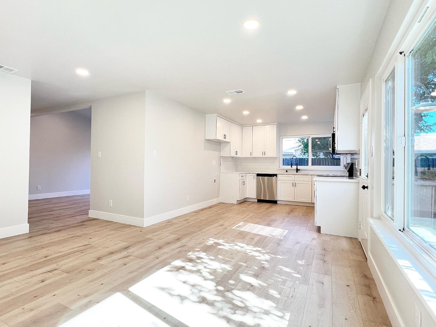7072 Sunburst Way