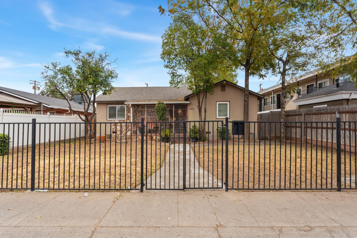 2454 Empress Street
