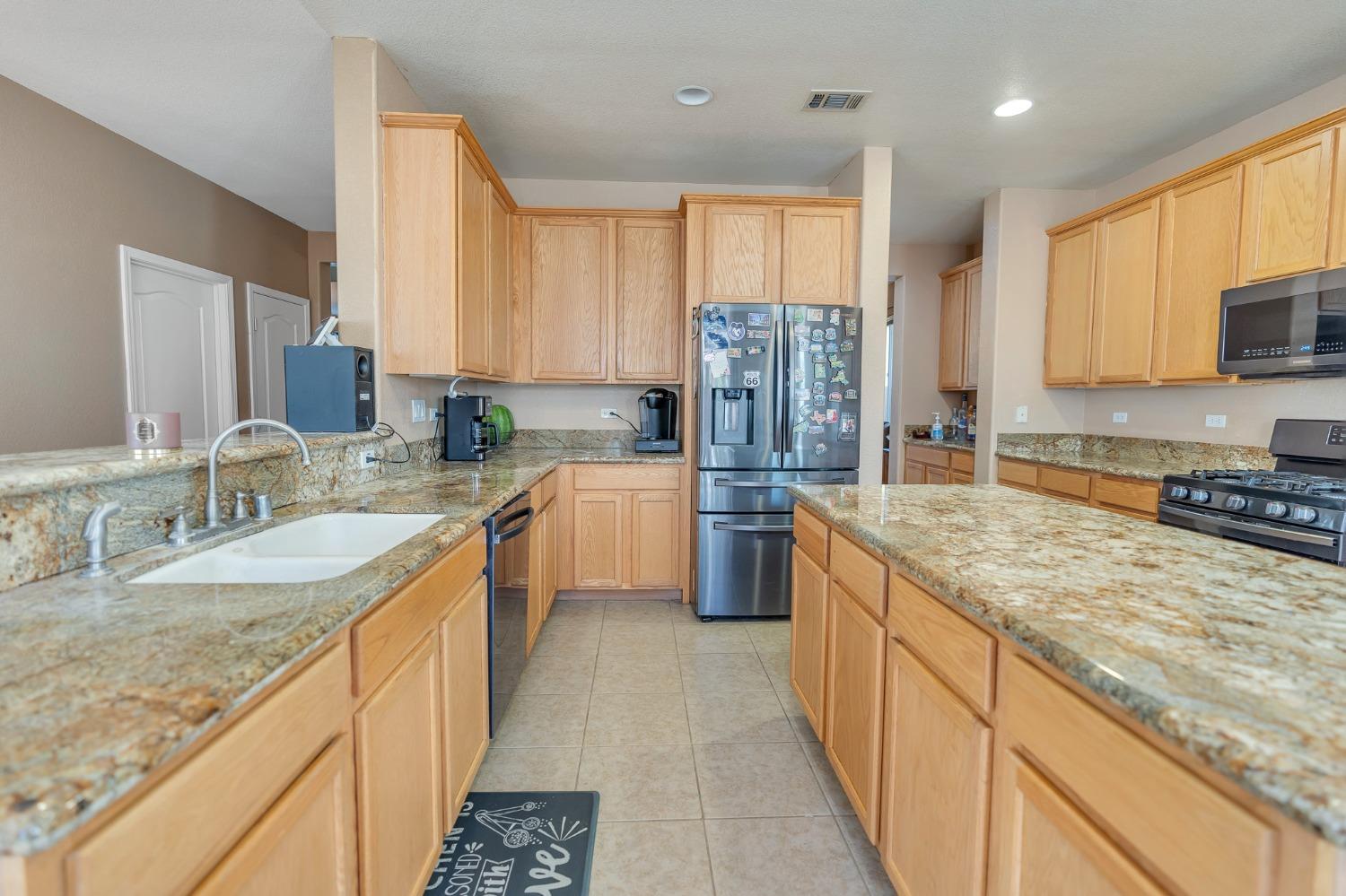 Patterson, California 95363, United States, 5 Bedrooms Bedrooms, ,3 BathroomsBathrooms,Residential,Active,36913