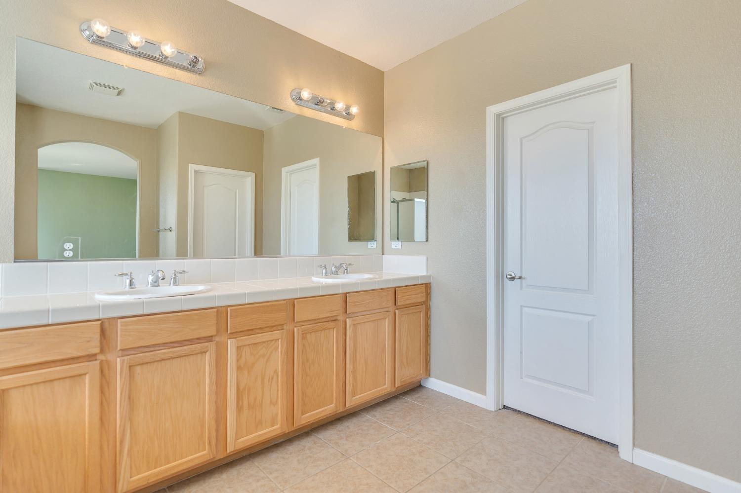 Patterson, California 95363, United States, 5 Bedrooms Bedrooms, ,3 BathroomsBathrooms,Residential,Active,36913