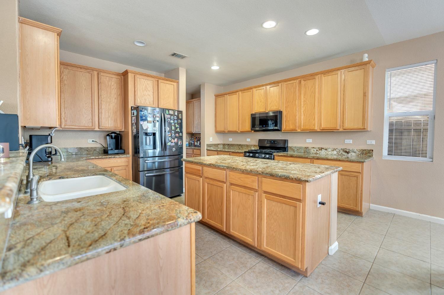 Patterson, California 95363, United States, 5 Bedrooms Bedrooms, ,3 BathroomsBathrooms,Residential,Active,36913