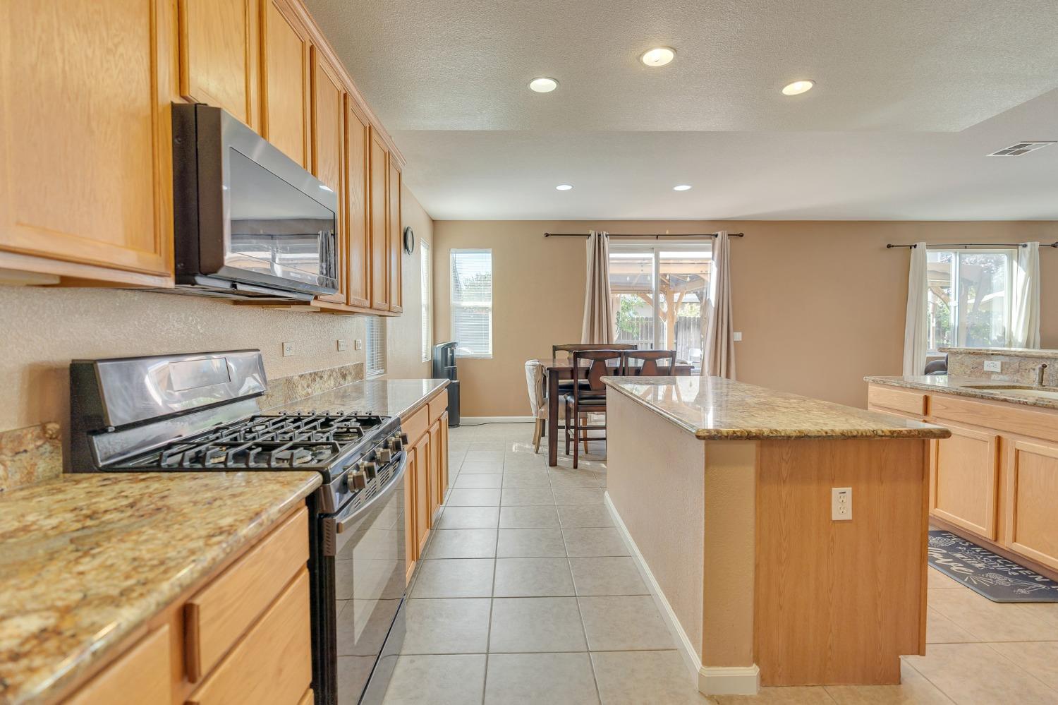 Patterson, California 95363, United States, 5 Bedrooms Bedrooms, ,3 BathroomsBathrooms,Residential,Active,36913