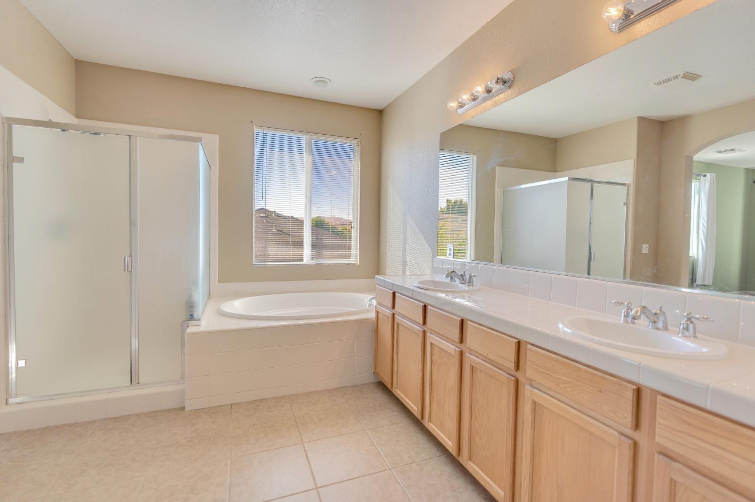 Patterson, California 95363, United States, 5 Bedrooms Bedrooms, ,3 BathroomsBathrooms,Residential,Active,36913