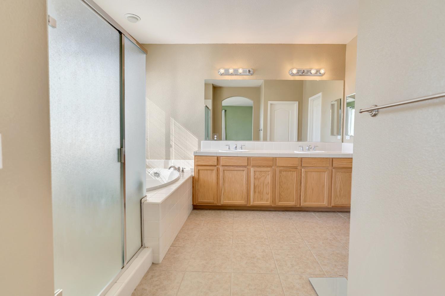 Patterson, California 95363, United States, 5 Bedrooms Bedrooms, ,3 BathroomsBathrooms,Residential,Active,36913