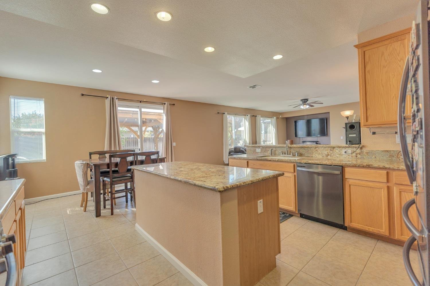 Patterson, California 95363, United States, 5 Bedrooms Bedrooms, ,3 BathroomsBathrooms,Residential,Active,36913