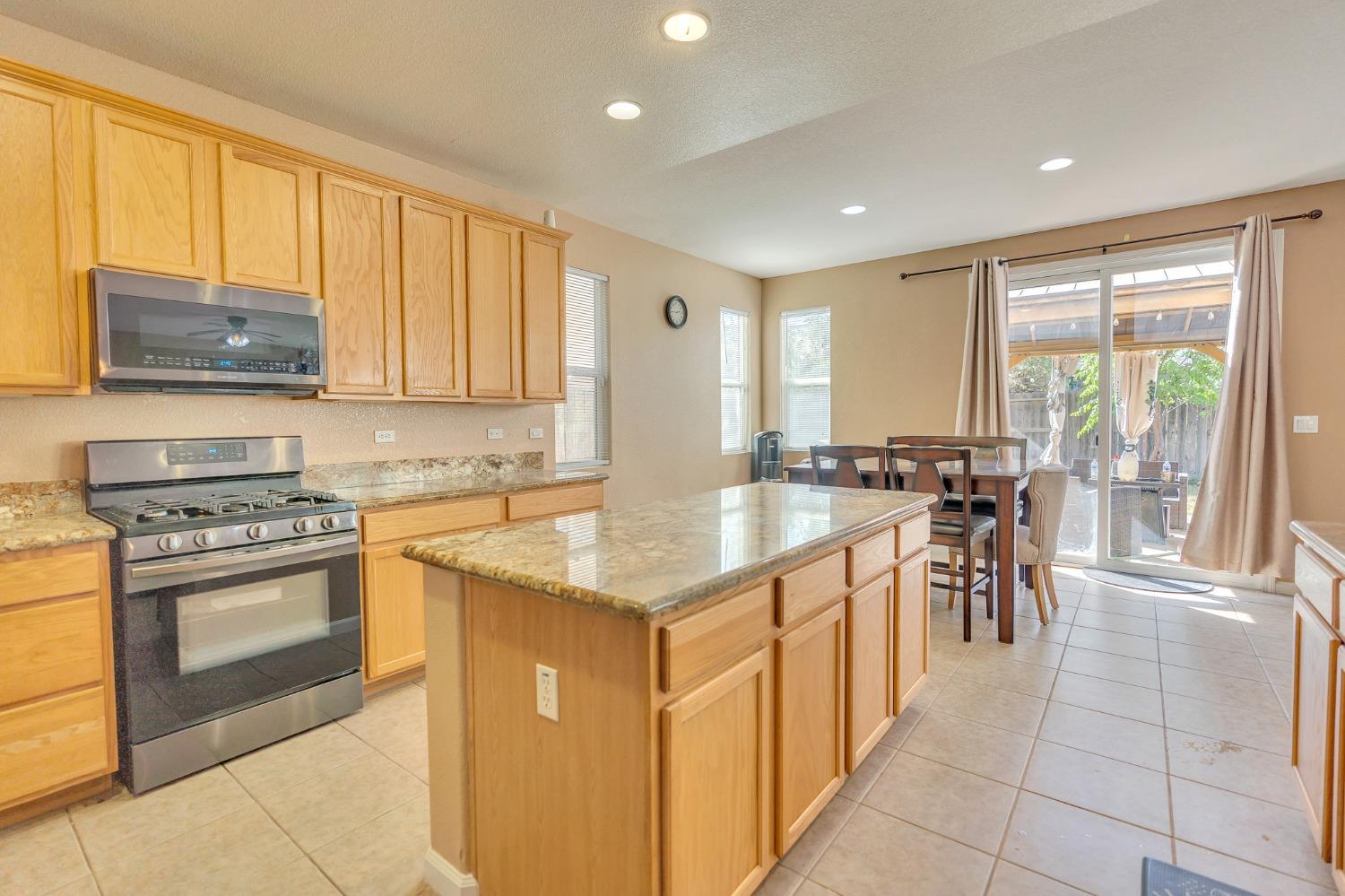 Patterson, California 95363, United States, 5 Bedrooms Bedrooms, ,3 BathroomsBathrooms,Residential,Active,36913