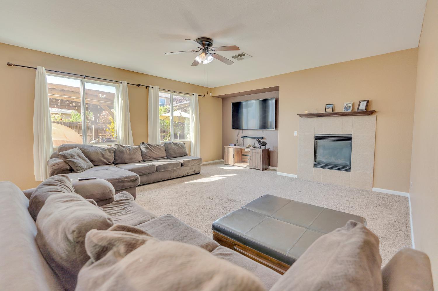 Patterson, California 95363, United States, 5 Bedrooms Bedrooms, ,3 BathroomsBathrooms,Residential,Active,36913