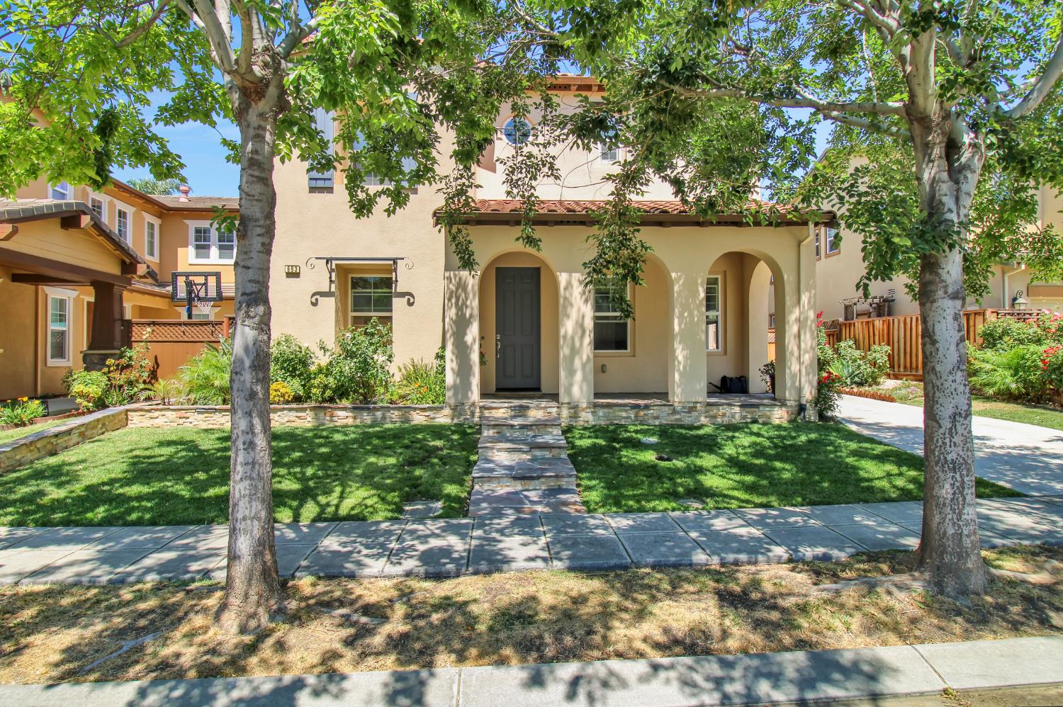 693 W 693 W BONAVENTURE AVE