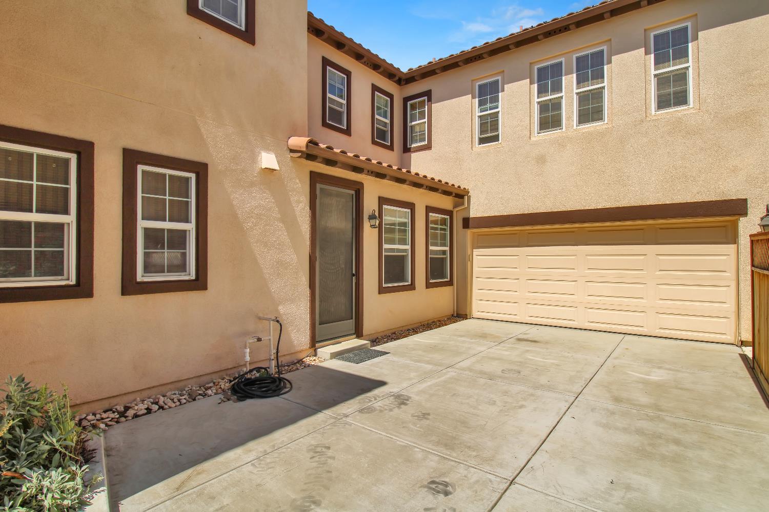 693 W 693 W BONAVENTURE AVE