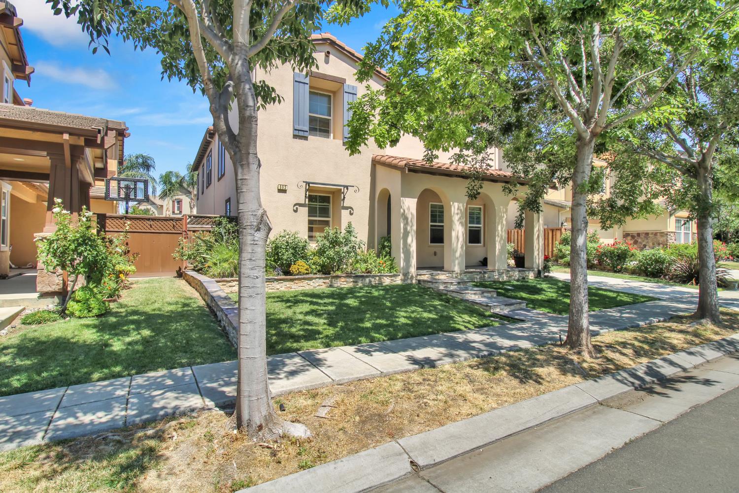 693 W 693 W BONAVENTURE AVE