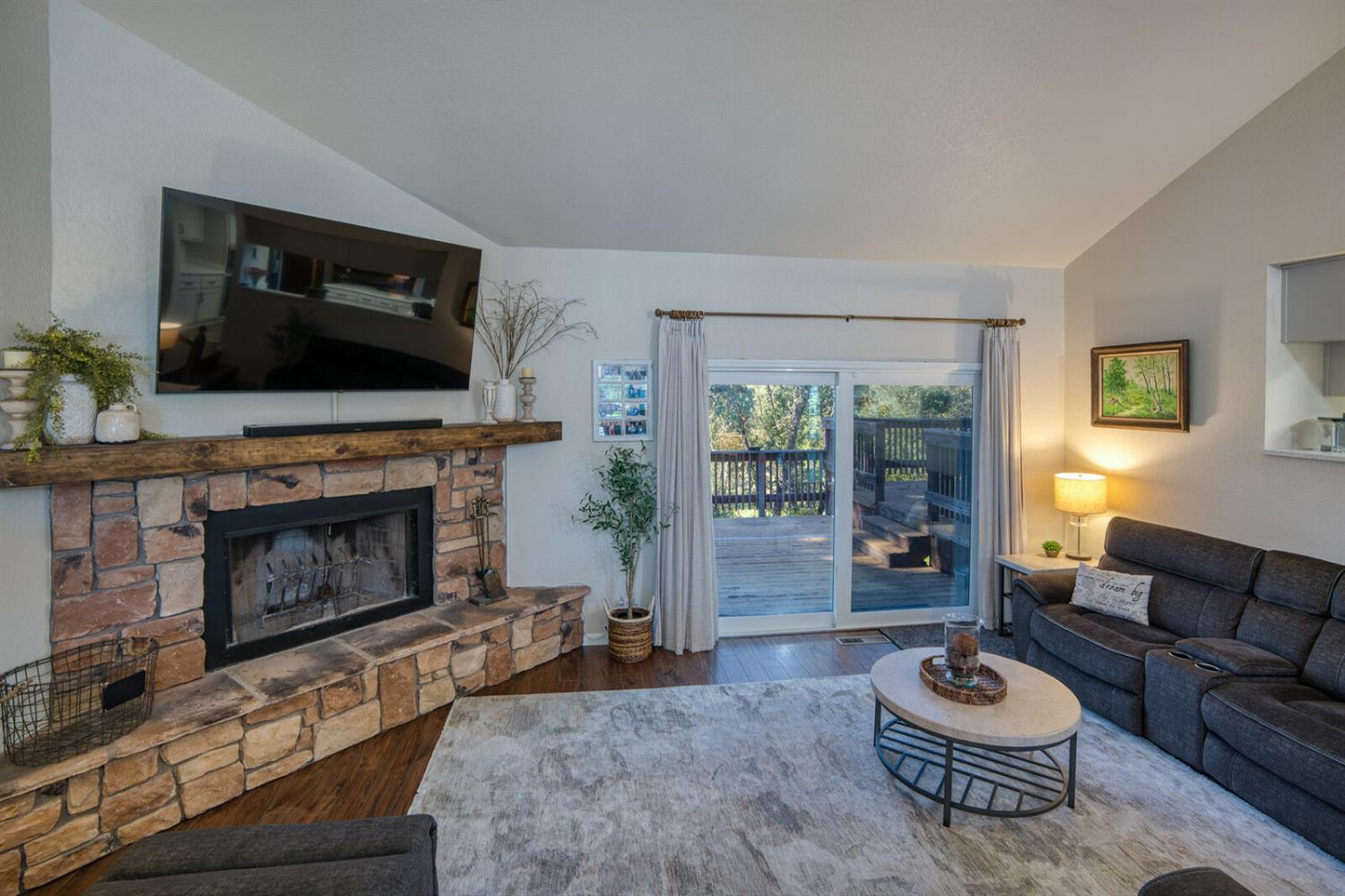 2112 Van Ness Drive