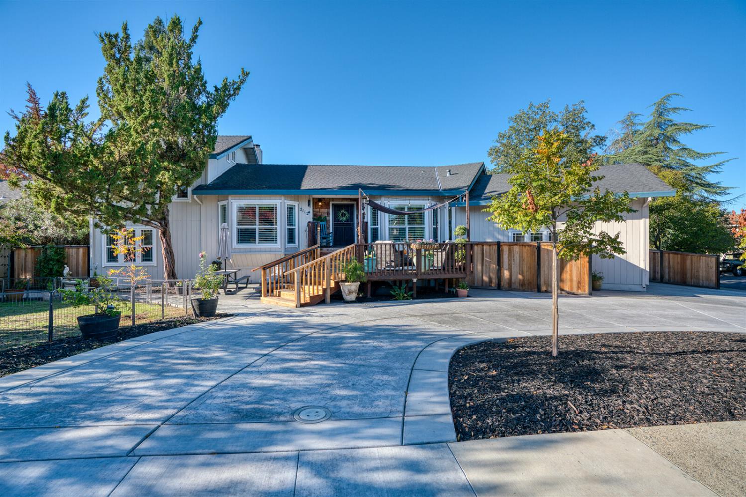 2112 Van Ness Drive